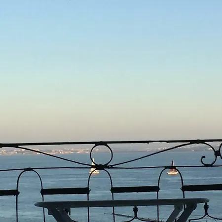 Penthouse Magnificent River View In Alfama 公寓 *