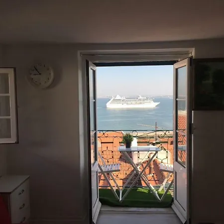 Penthouse Magnificent River View In Alfama Διαμέρισμα *